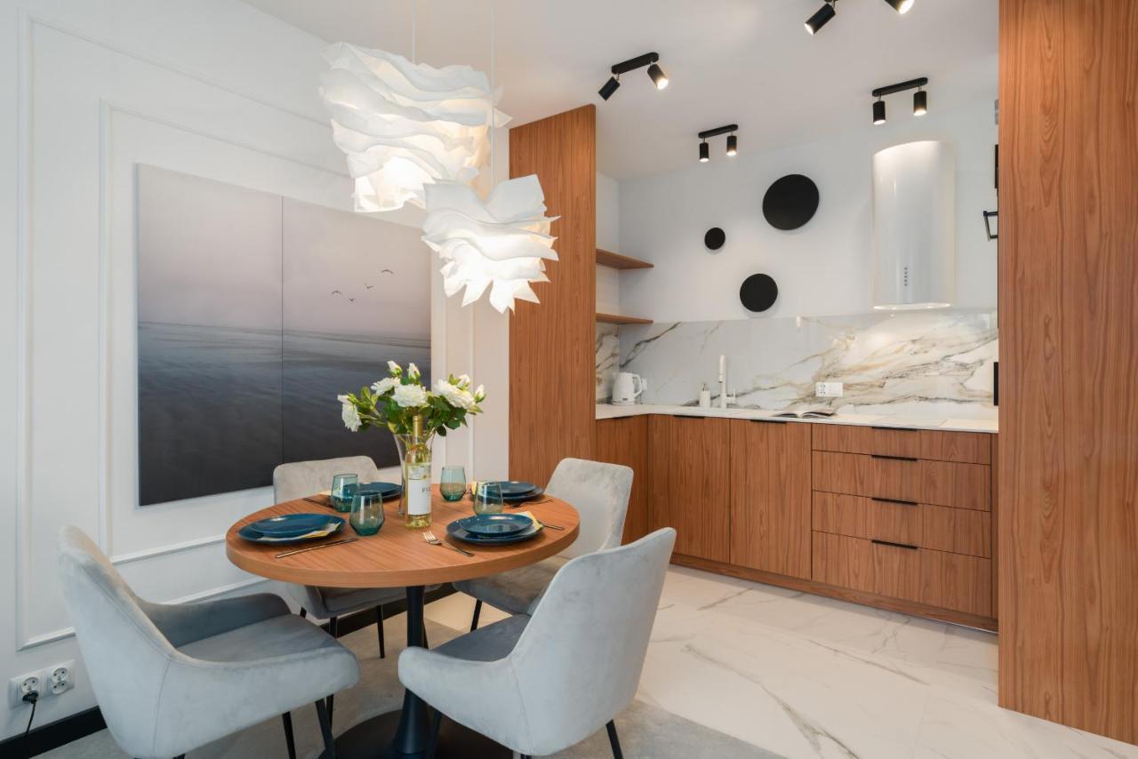Wilczak Apartment With Free Garage Poznan By Noclegi Renters Luaran gambar