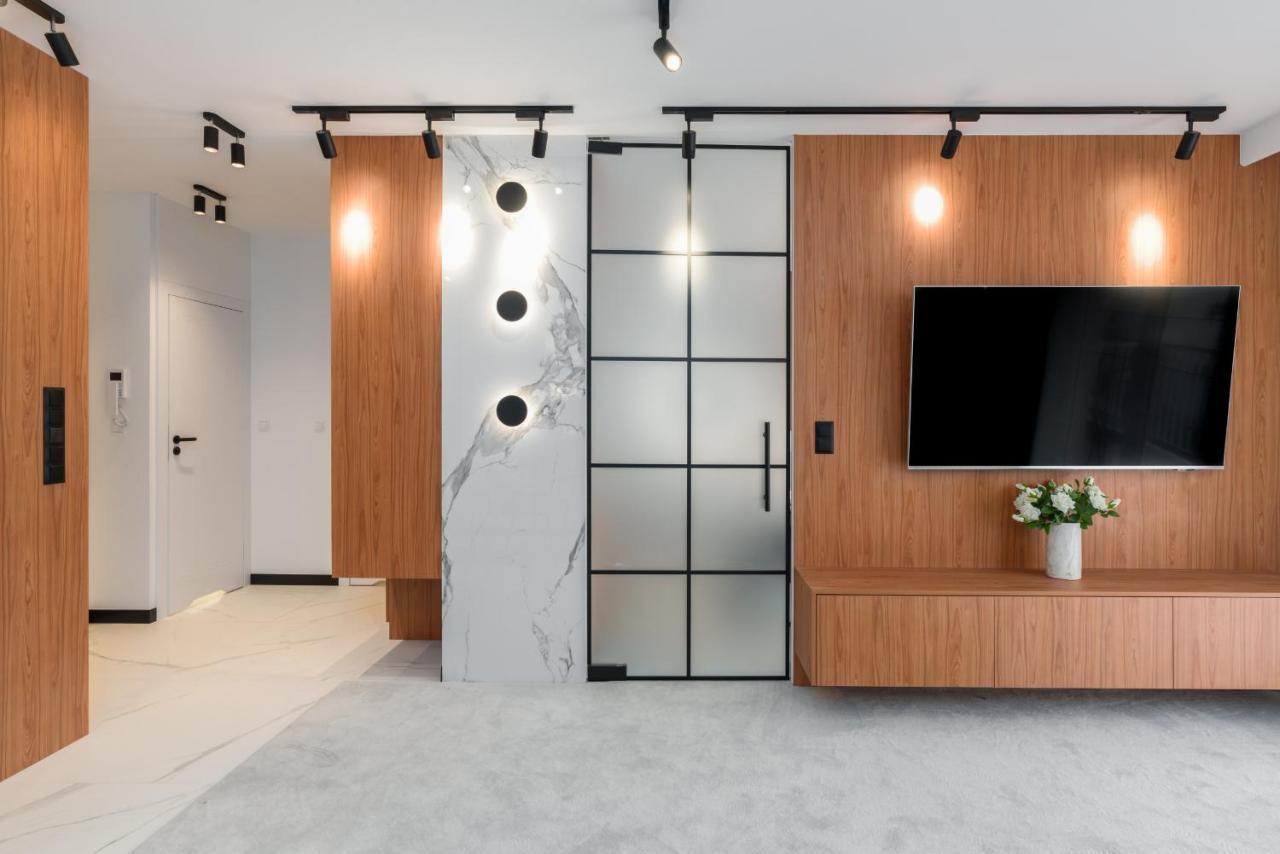 Wilczak Apartment With Free Garage Poznan By Noclegi Renters Luaran gambar