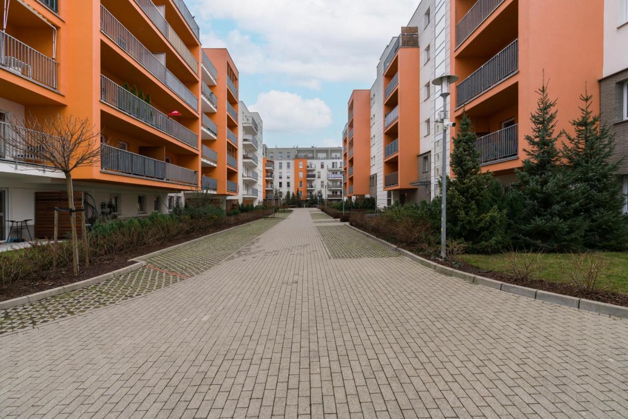 Wilczak Apartment With Free Garage Poznan By Noclegi Renters Luaran gambar