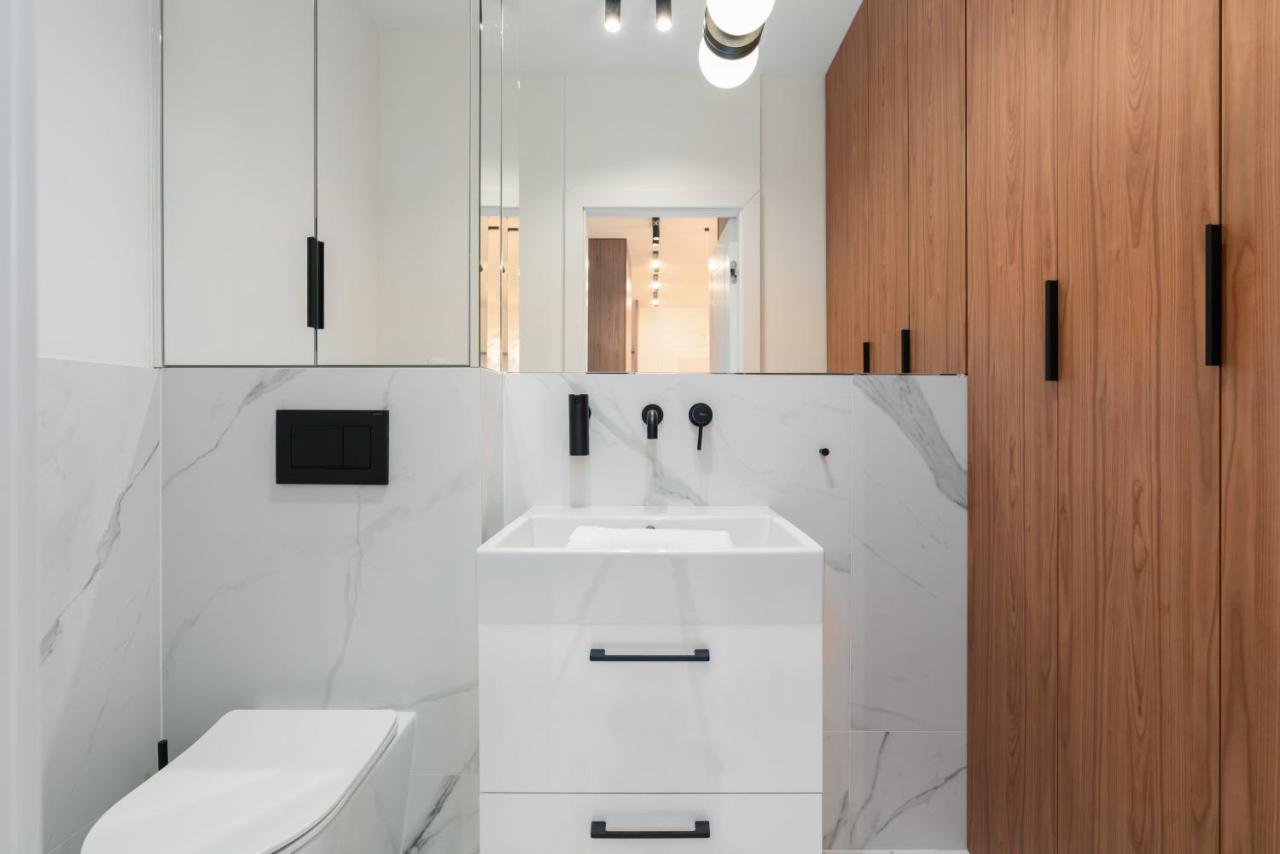Wilczak Apartment With Free Garage Poznan By Noclegi Renters Luaran gambar
