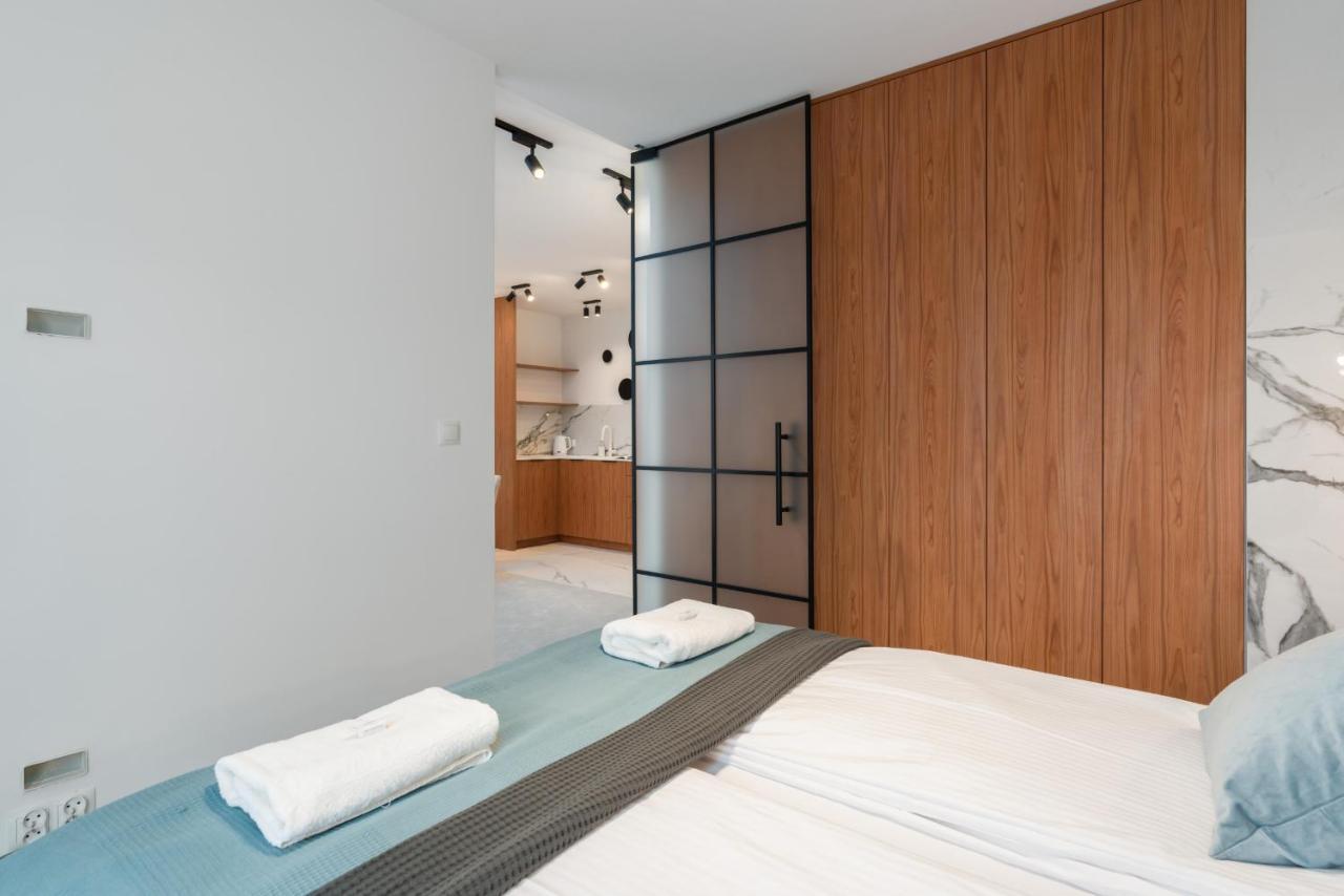Wilczak Apartment With Free Garage Poznan By Noclegi Renters Luaran gambar